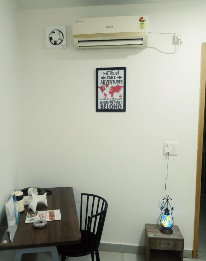Gracious By Vishesh Hotels & Home Stay 뉴델리 외부 사진