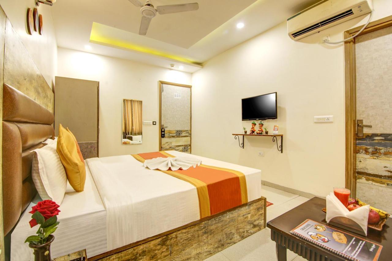 Gracious By Vishesh Hotels & Home Stay 뉴델리 외부 사진