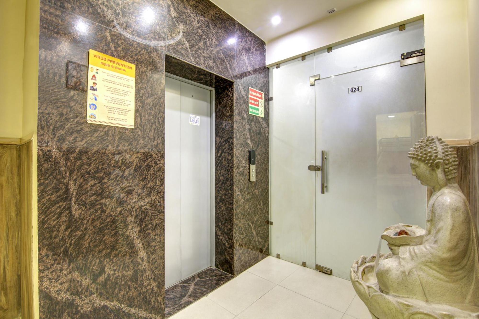 Gracious By Vishesh Hotels & Home Stay 뉴델리 외부 사진