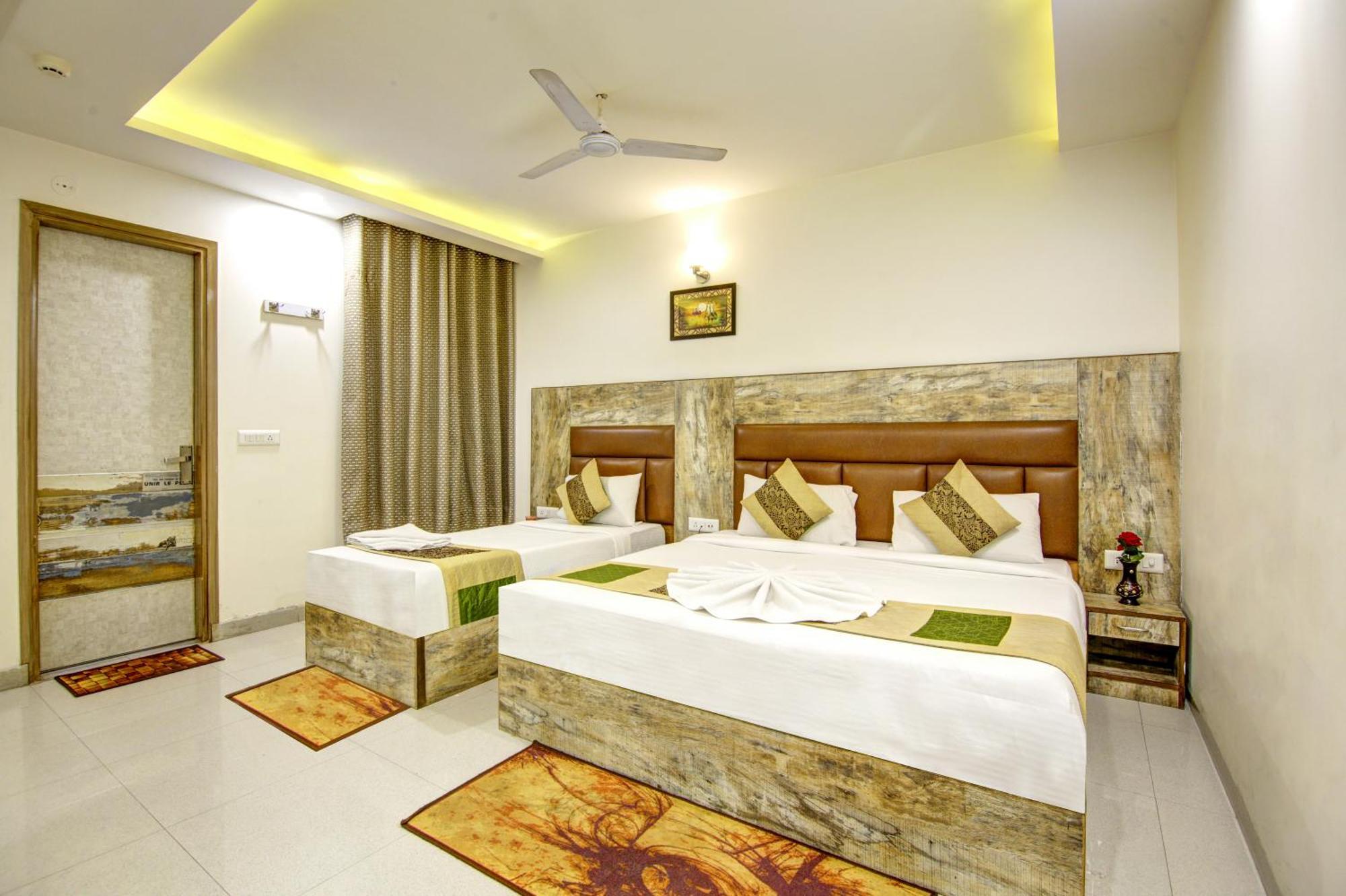 Gracious By Vishesh Hotels & Home Stay 뉴델리 외부 사진