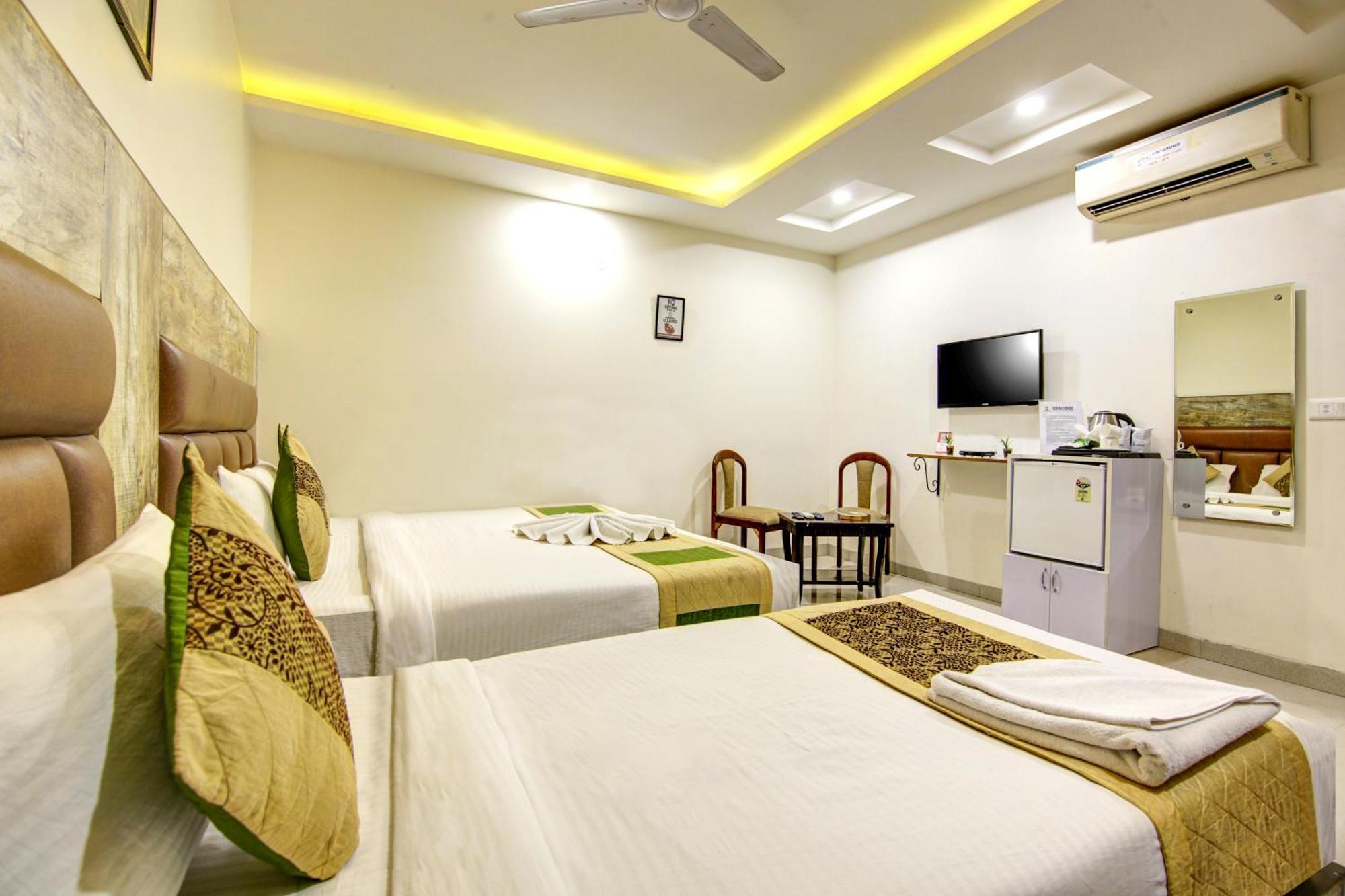 Gracious By Vishesh Hotels & Home Stay 뉴델리 외부 사진